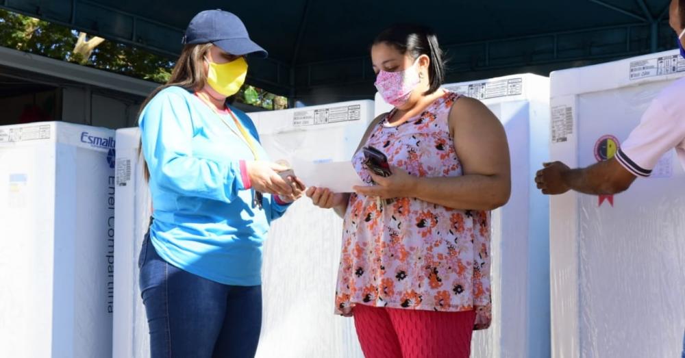 Itapecerica da Serra: Enel faz troca de mais de 150 geladeiras para moradores