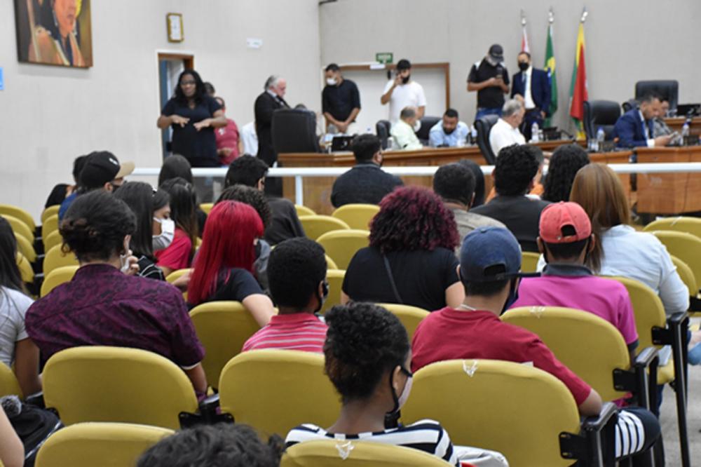 Embu das Artes: alunos de escola pública visitam Câmara Municipal