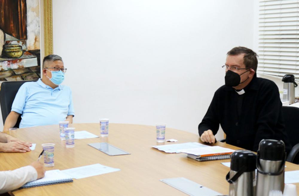 Itapecerica da Serra: Prefeito Nakano recebe visita do Padre Alberto Gambarini