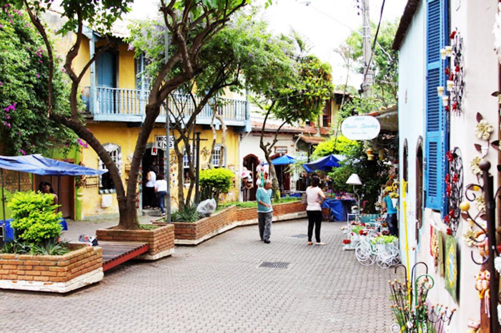 visite a Feira de Artesanato de Embu das Artes e aproveite para fazer suas compras de Natal