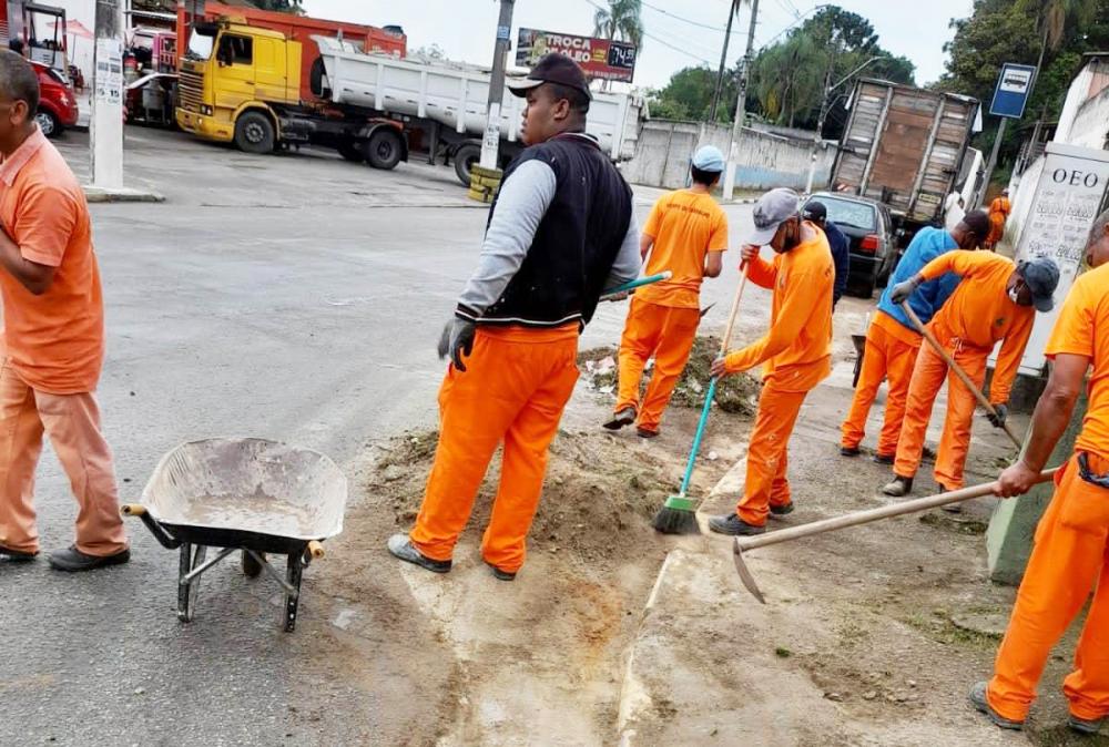 Prefeitura de Itapecerica da Serra realiza trabalhos de conservação em diversos bairros e região central
