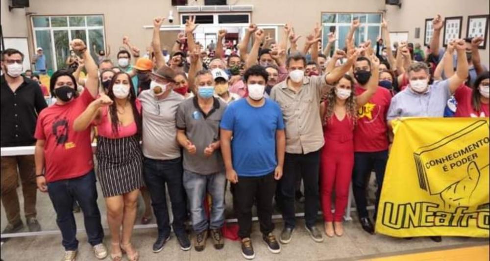 Haddad é recebido em Embu das Artes por lideranças do PT e outros partidos