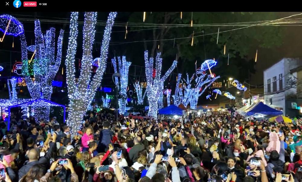 Natal Iluminado de Embu das Artes é inaugurado com a presença de milhares de pessoas 