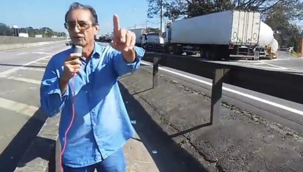 Reportagem sobre paralisação dos caminhoneiros na BR-116
